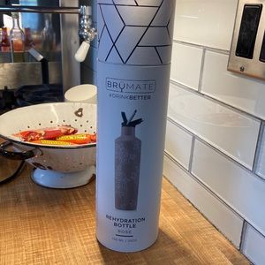 NWT Brumate hydration bottle in Rose. 25 oz.